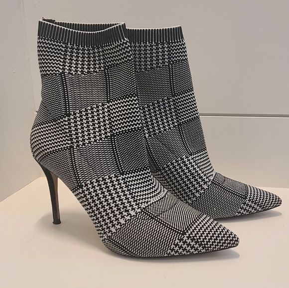 Houndstooth Ankle Boots - Picture 7 of 9